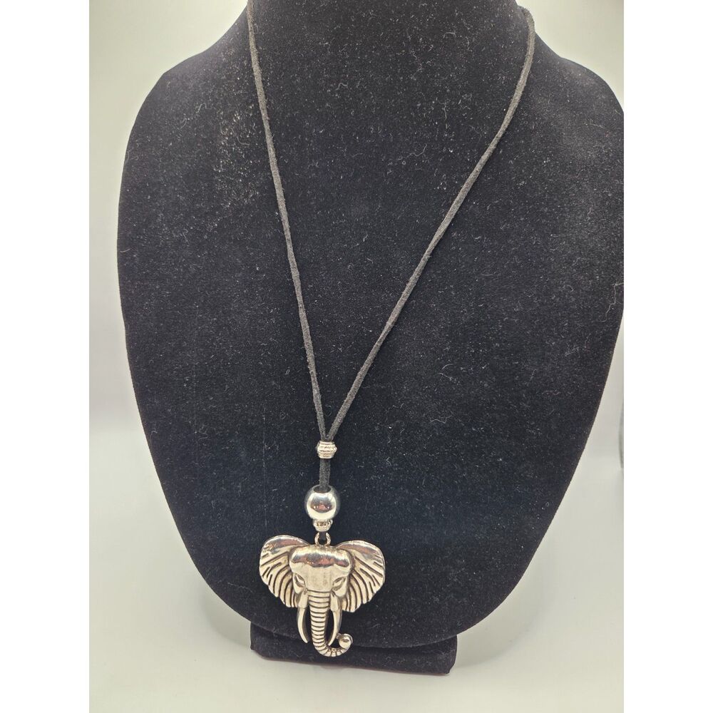 1791.  Silver Tone Elephant Pendant